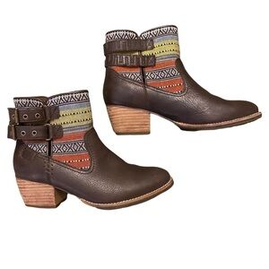 Caterpillar Willa Leather and Fabric Ankle Boots. Size 6